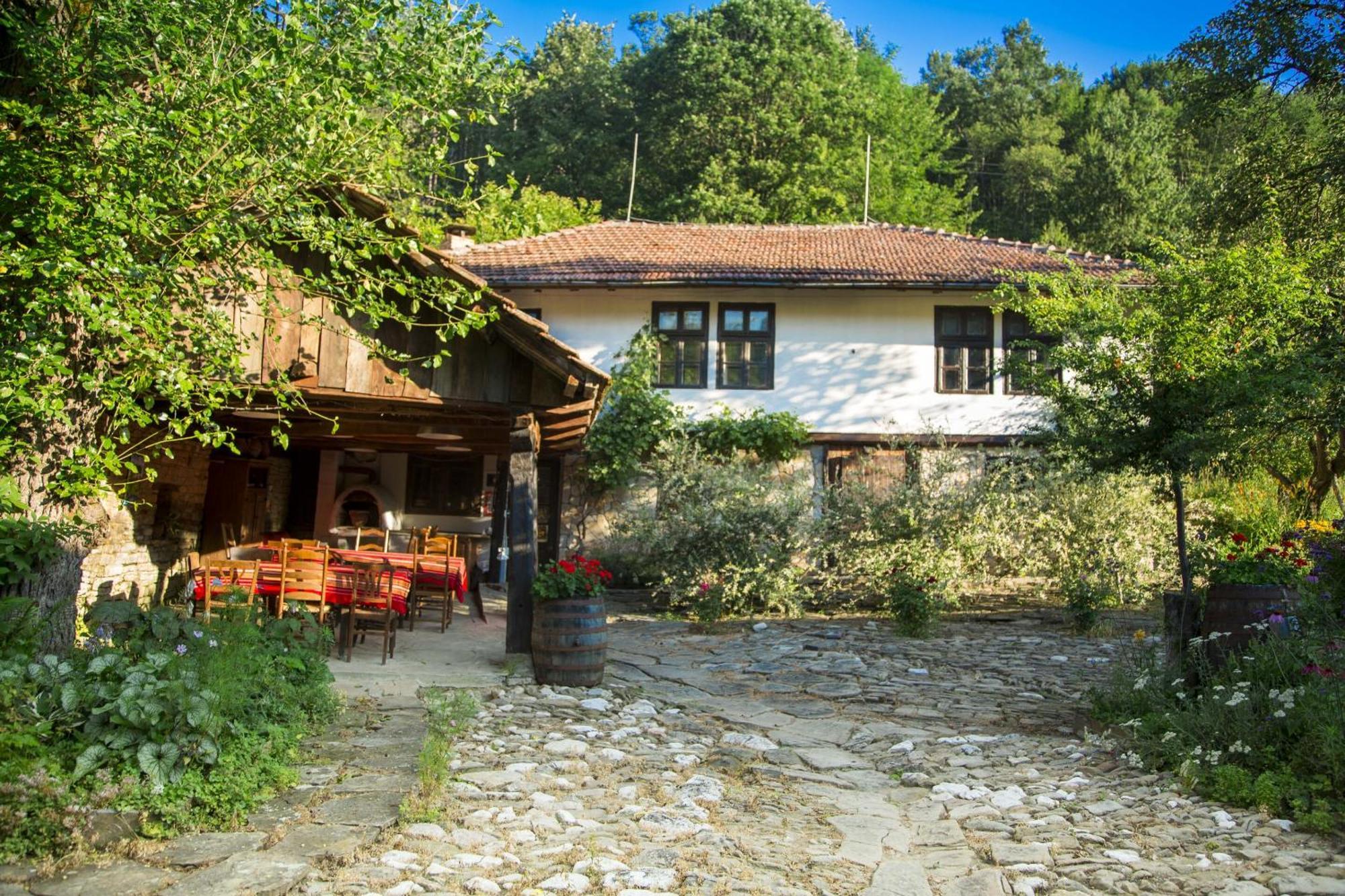 Little River Guest House Gabrovo Exterior foto